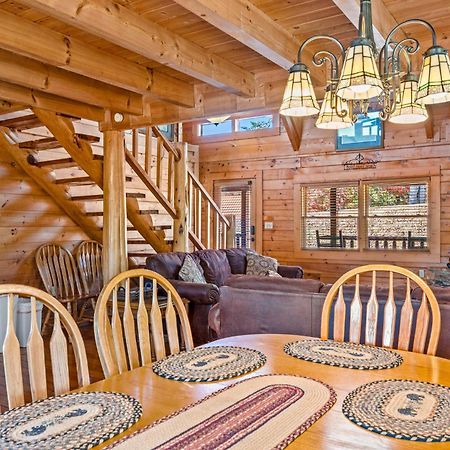 Bearfoot Pines - True Log Cabin - Wi-Fi, Hot Tub, Fishing, Deck With Views! - Mins To Pf Sevierville Exterior foto