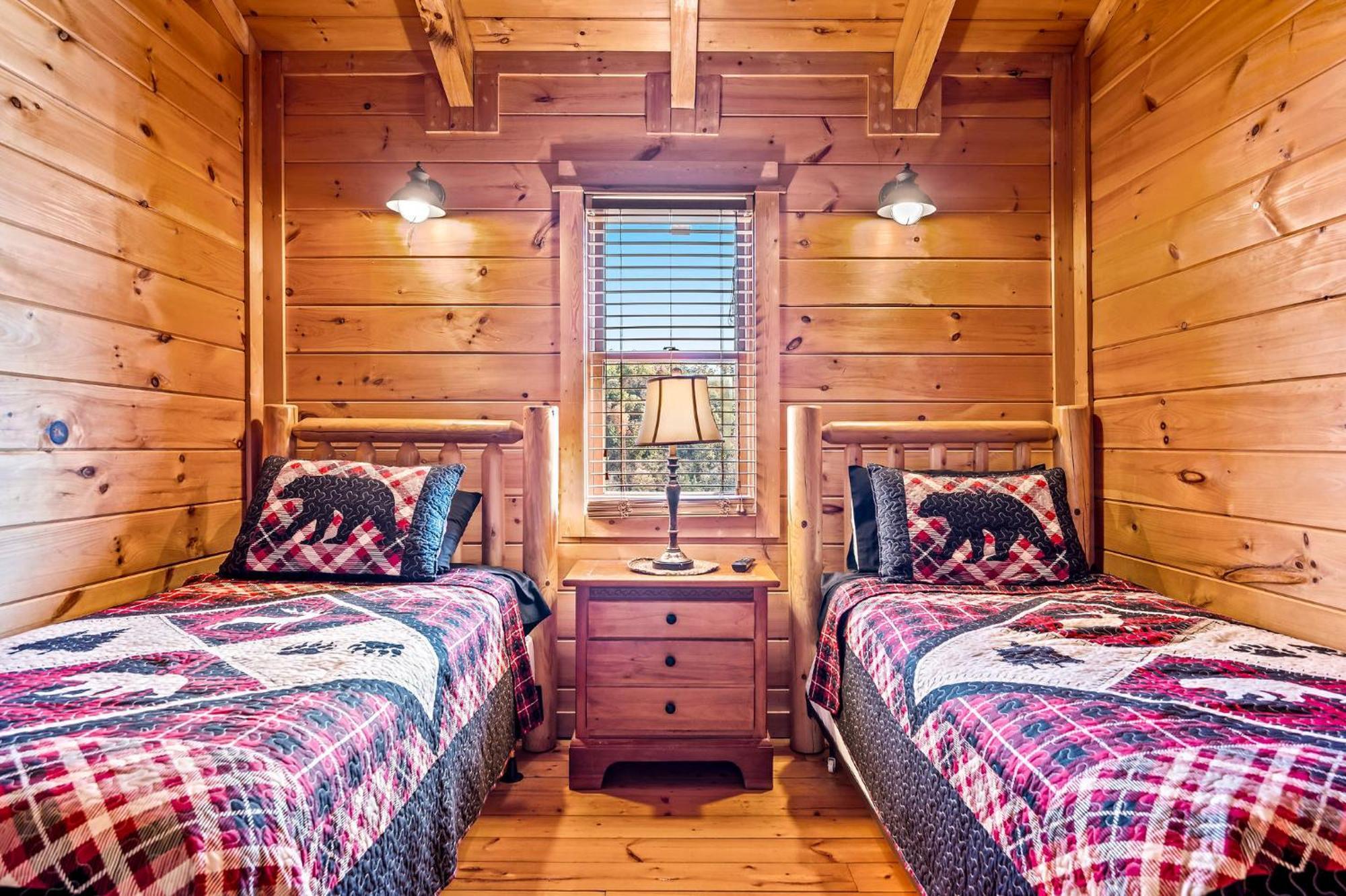 Bearfoot Pines - True Log Cabin - Wi-Fi, Hot Tub, Fishing, Deck With Views! - Mins To Pf Sevierville Exterior foto