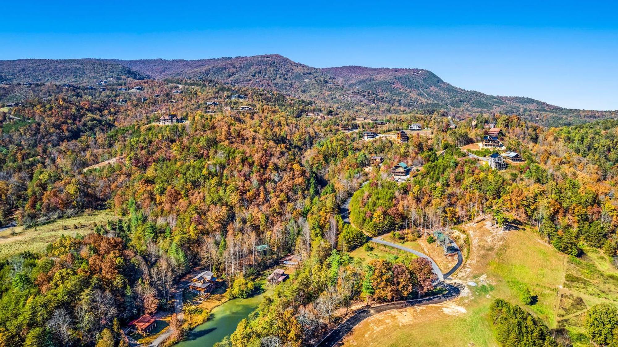 Bearfoot Pines - True Log Cabin - Wi-Fi, Hot Tub, Fishing, Deck With Views! - Mins To Pf Sevierville Exterior foto
