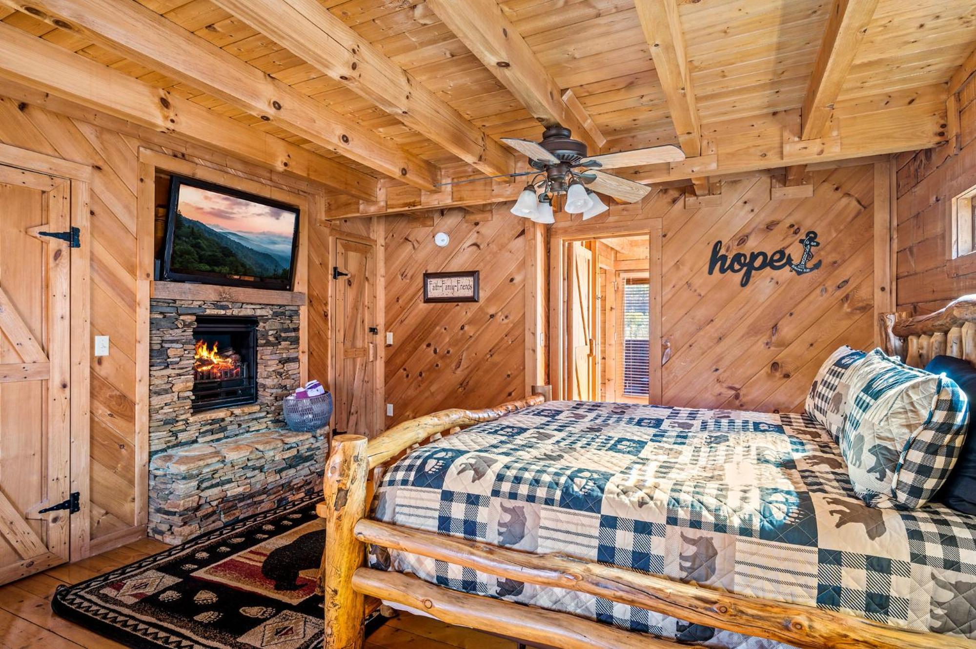 Bearfoot Pines - True Log Cabin - Wi-Fi, Hot Tub, Fishing, Deck With Views! - Mins To Pf Sevierville Exterior foto