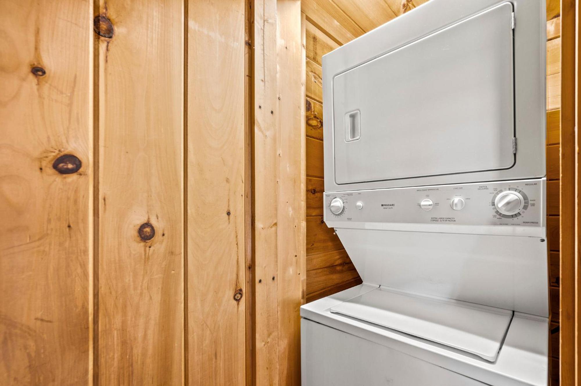 Bearfoot Pines - True Log Cabin - Wi-Fi, Hot Tub, Fishing, Deck With Views! - Mins To Pf Sevierville Exterior foto
